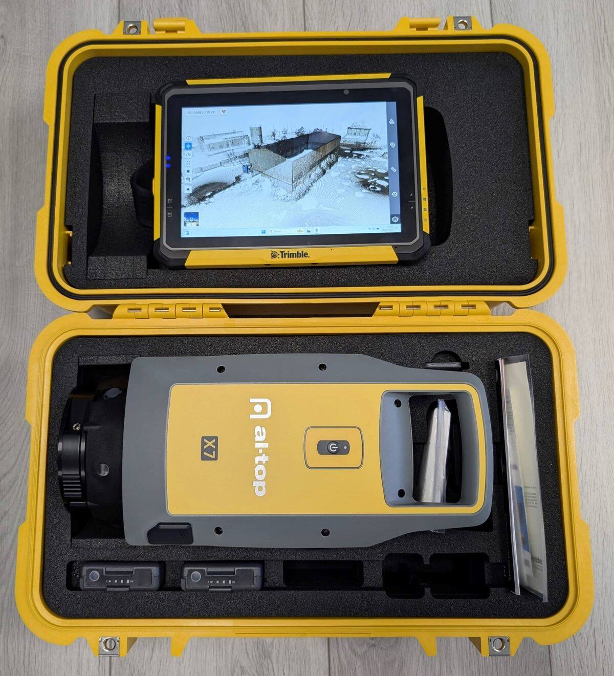 Escáner Trimble X7 con tablet y maletín